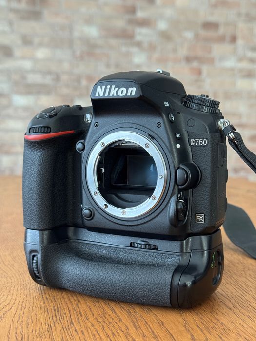 Nikon D750 + Grip MB-D16 + 2 baterii originale