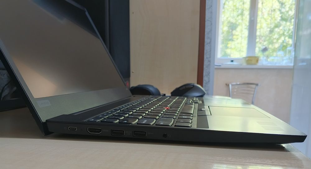 LENOVO ThinkPad E595 15,6" IPS FHD/ RYZEN 5 3500U/8GB DDR4/ 256GB NVMe