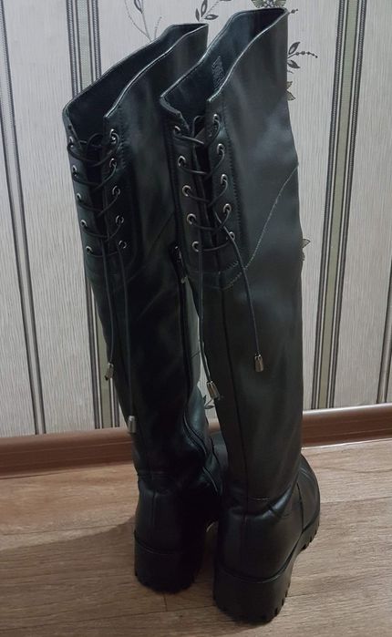 Продам  кожанные сапоги.