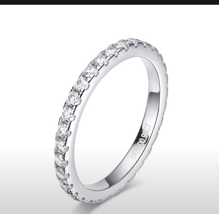 Серебрянное  кольцо с муассанитом