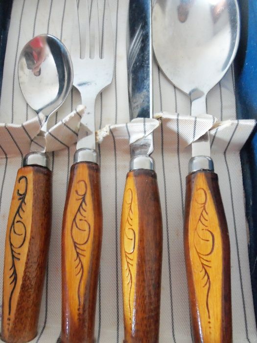 Порцеланов кувшин/каничка, Прибори за хранене.Чинии-дълбоки и плитки.