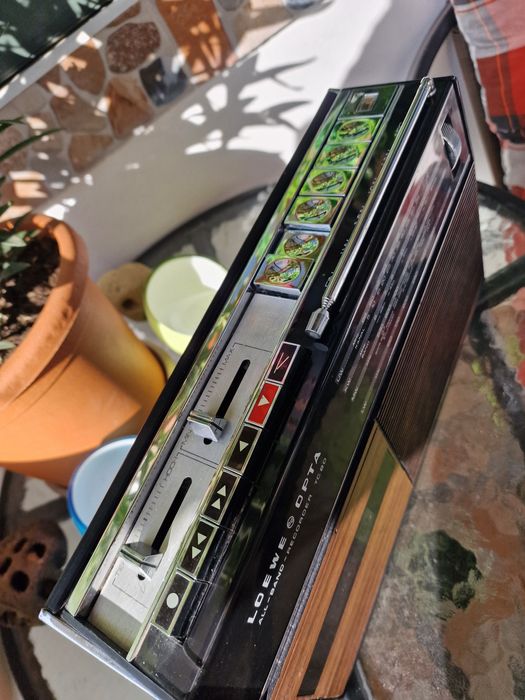 Loewe Opta,radiocasetofon,nu se aprinde,extrem de frumos