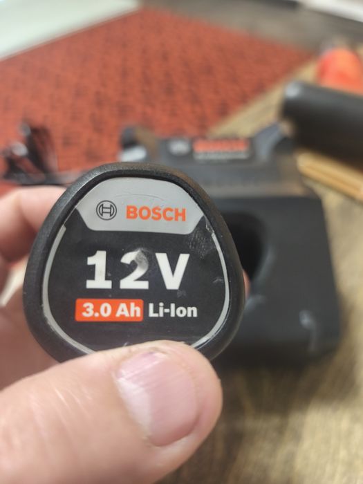 Рубанок Bosch 12 v + аккумулятор и зарядка ! 3А аккумулятор оригинал!