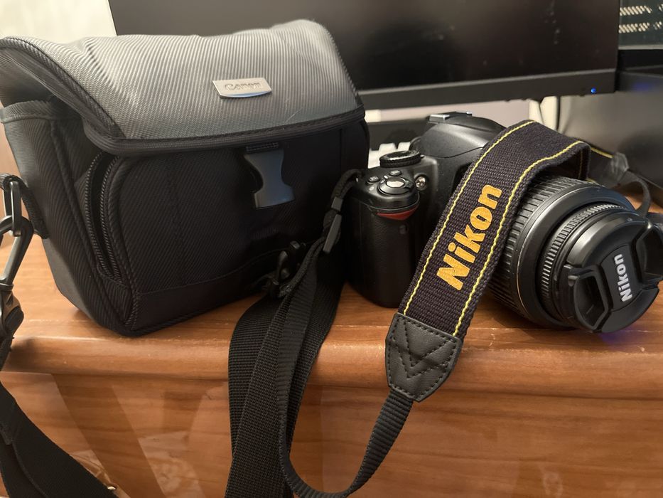 Продам фотоаппарат Nikon D3000