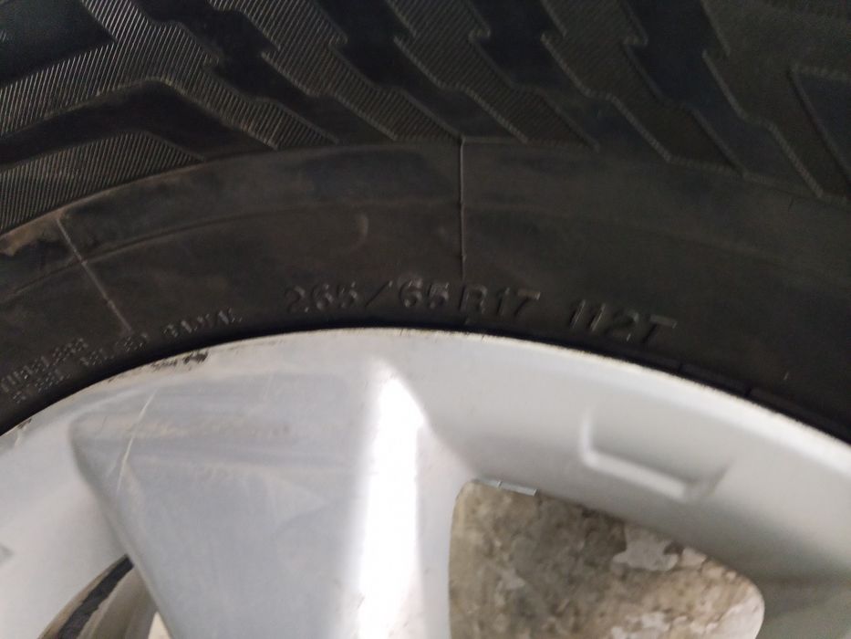 Продам зимные шины 265 65 R17
