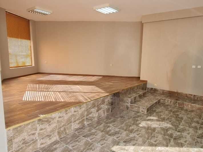 Дава се под наем Магазин в Велико Търново, Център - 95 кв.м за 248.88 € - Снимка #1