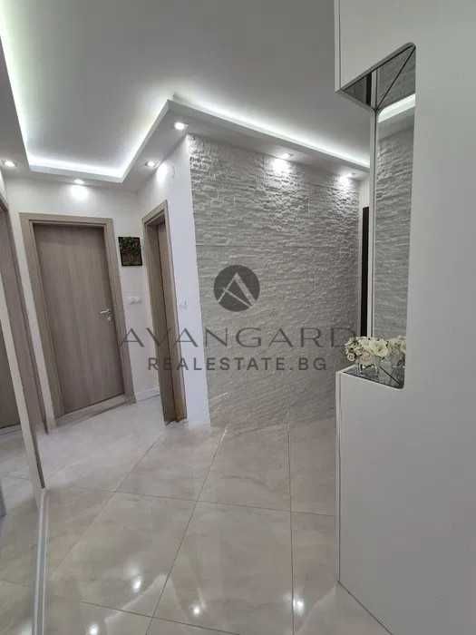 Продава се Тристаен апартамент в Пловдив, Кючук Париж - 106 кв.м за 1877 €/кв.м - Снимка #9