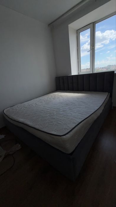 Кровать с матрасам