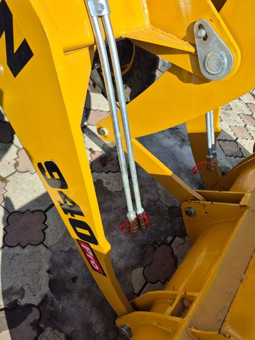 Продам фронтальный погрузчик. Новый ик