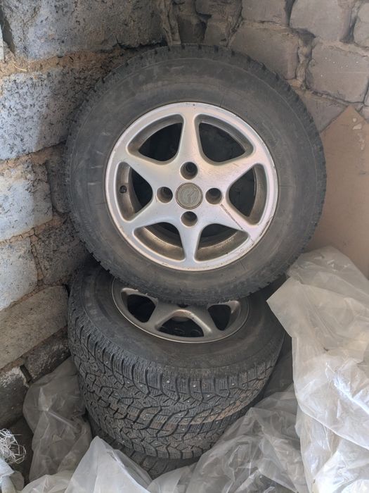 Продам диски на Мазда 323