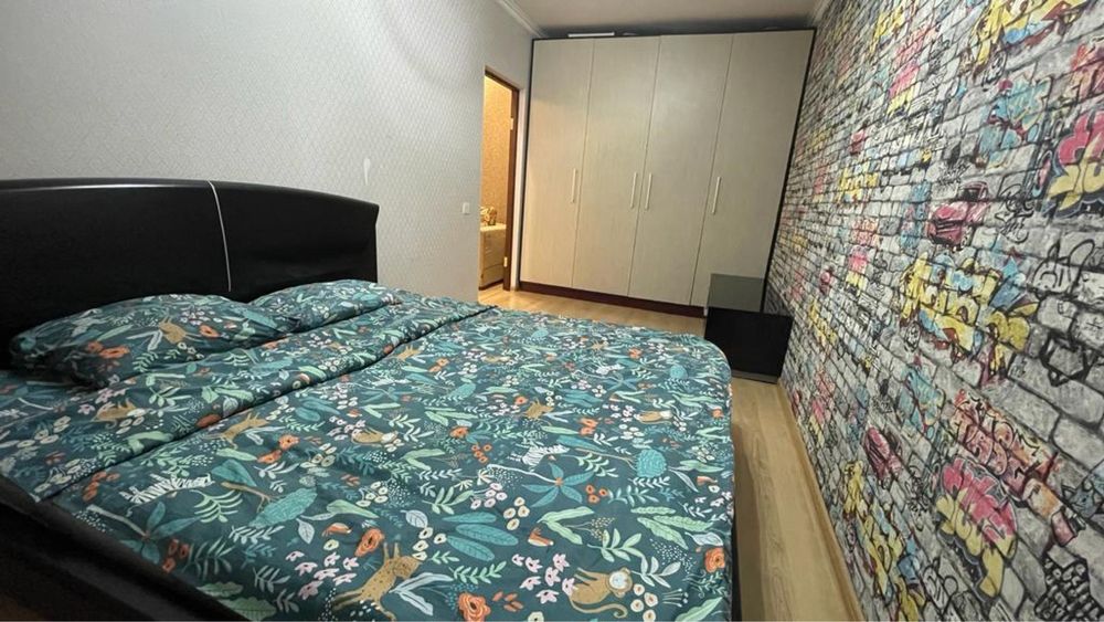 Сдам 2 ком кв в центре возле Абая