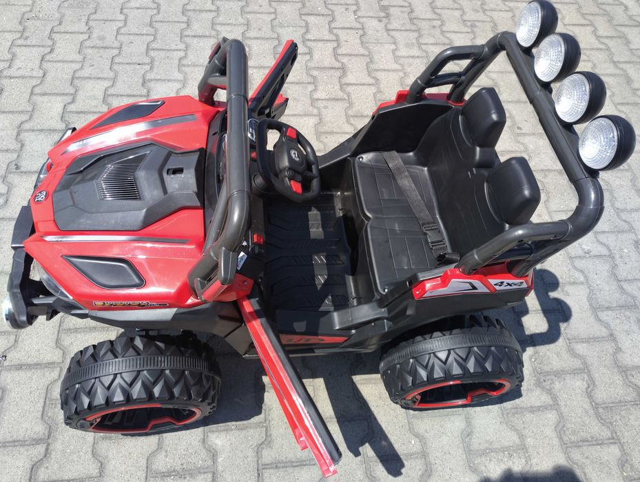 SAFARI двуместен акумулаторен джип JAKARTA 4x4 червен