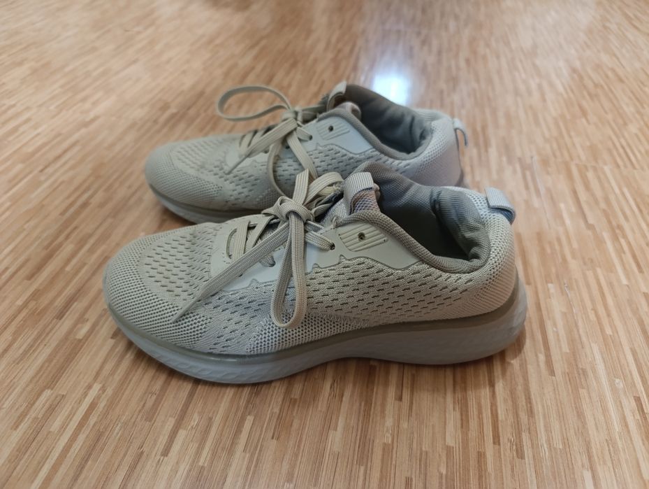 Кроссовки женские