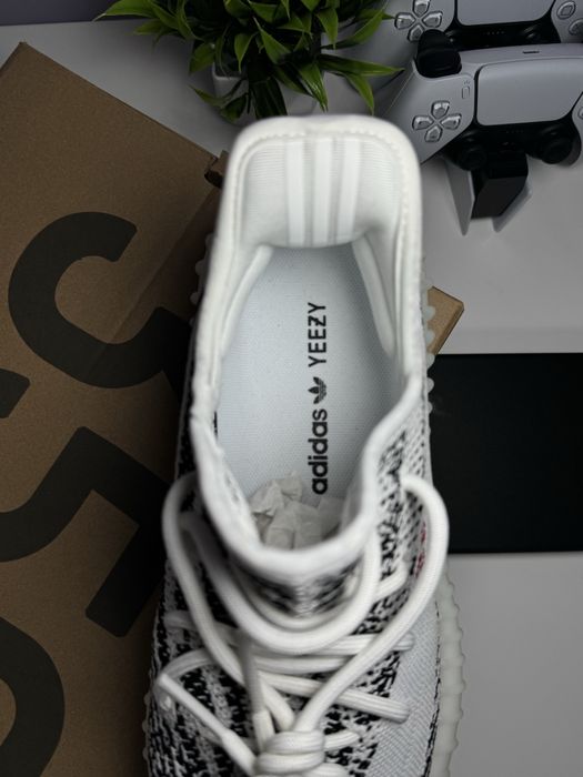 Adidas yeezy 350 V2 Zebra