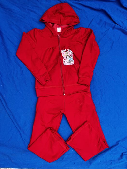 Продавам детски блузи и комплекти