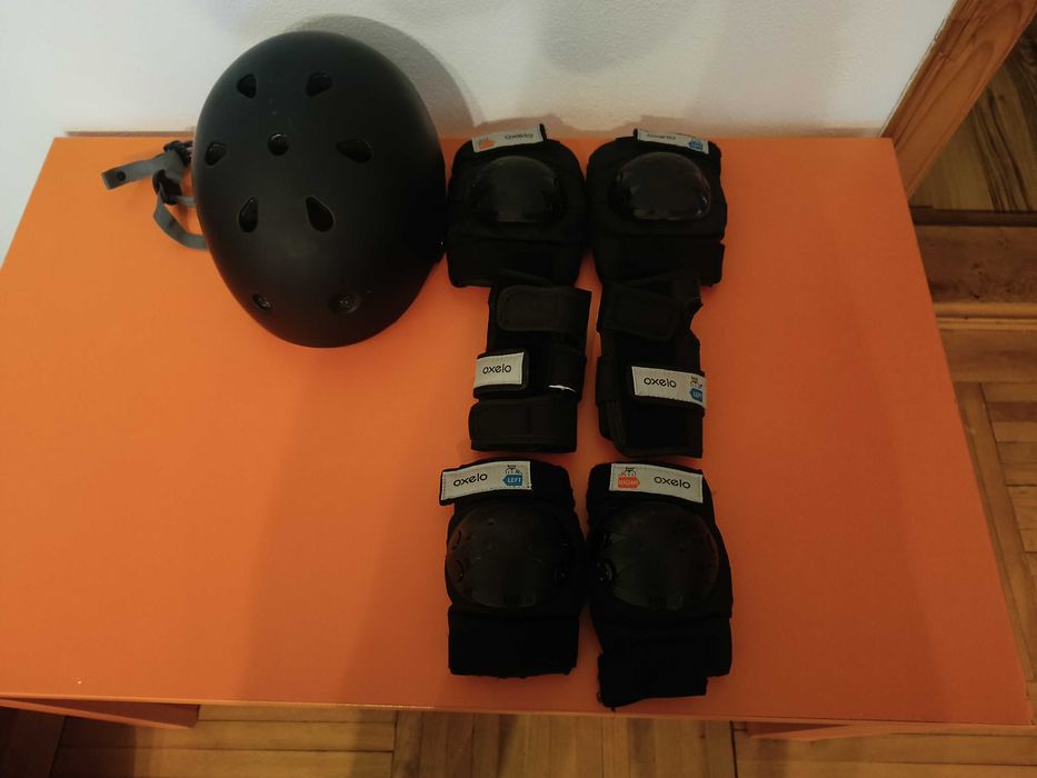 Pachet Complet Role Reglabile Oxelo (Măsura 32-35) + Echipament Protecție (Cască + Set Protecții)
