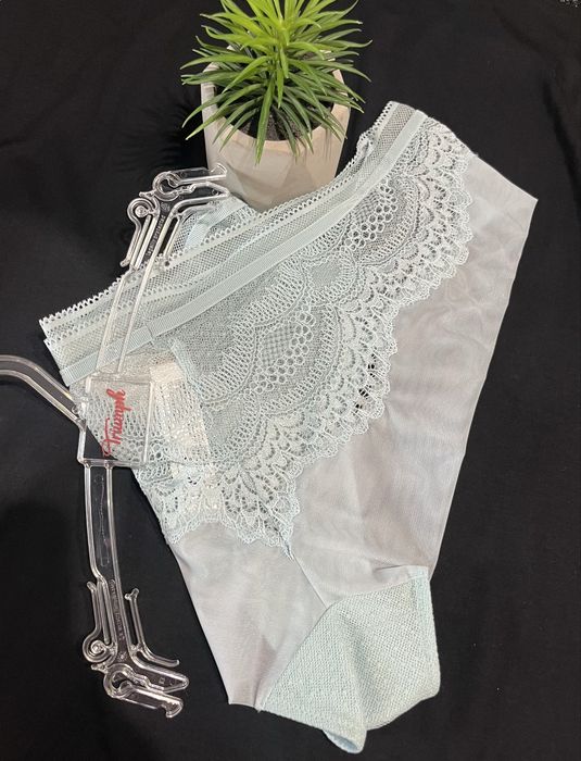 Оригинално бельо на Triumph размер XL