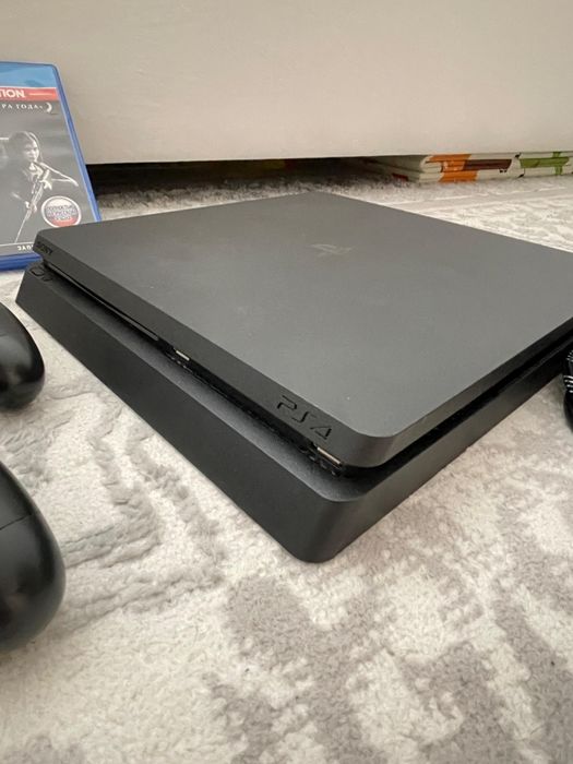 PS4 Slim 1 TB + 2 геймпада + PS Plus + игры
