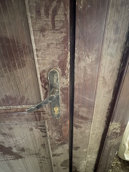 Дверь входная.