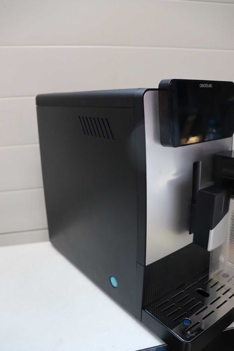 Cecotec Cremmaet Latte Art. 1500W 19 бара, термоблок, 6 напитки автоматично почистване, резервоар за вода 1,1л и мляко 400 мл НЕ РАБОТИ!