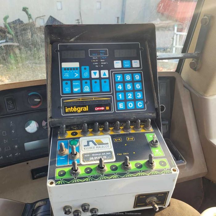 Instalatie erbicidat Caruelle OLYMPIA 250s, an 2003, l= 24 m / 2.500 l