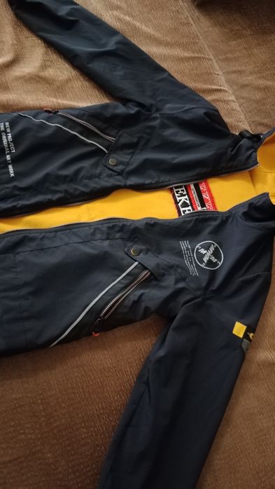 Продам куртку осенний 10.  13. Лет