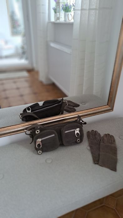 Geanta+ Manusi  ( ambele  piele intoarsa )