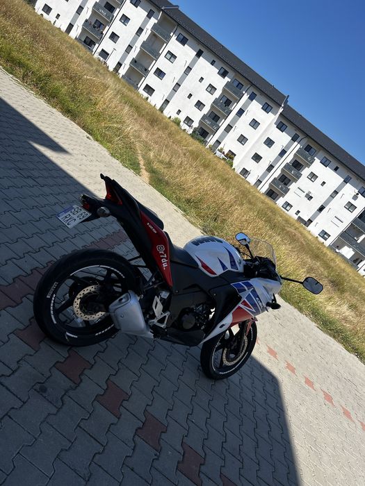 Motocicletă Honda CBR 125R 2016 Facelift (HRC Tricolor) – Ideală A1 (16 ani)