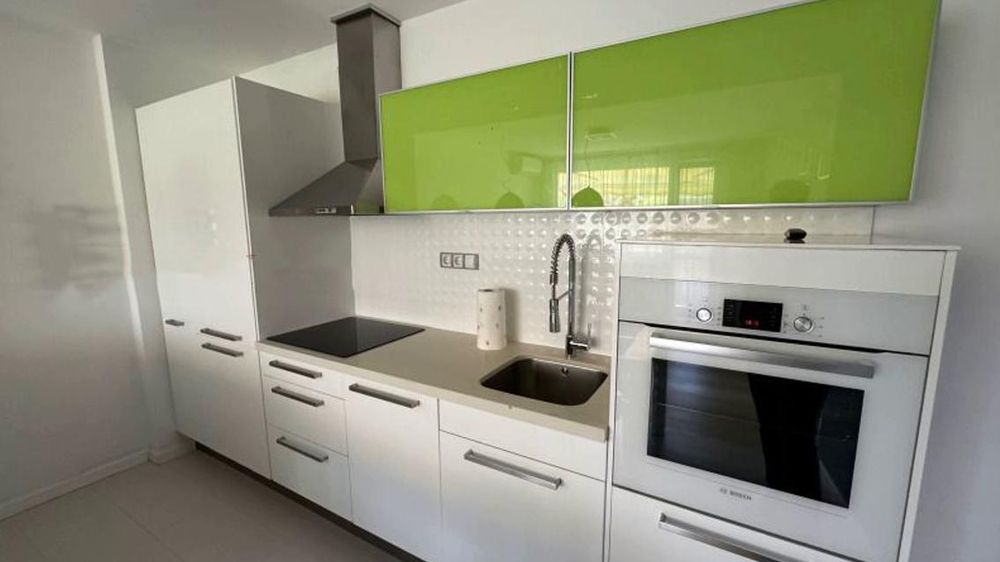 Дава се под наем Тристаен апартамент в София, Гоце Делчев - 76 кв.м за 750 € - Снимка #2