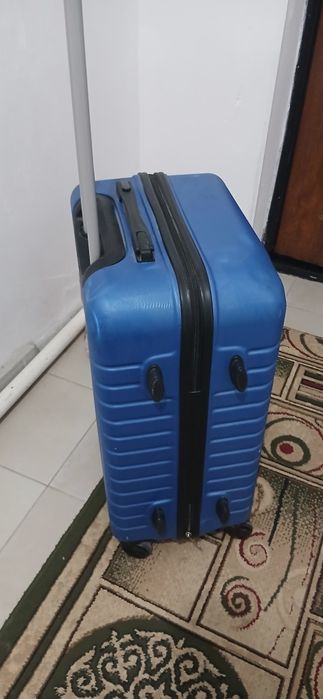 Чемодан на колесиках