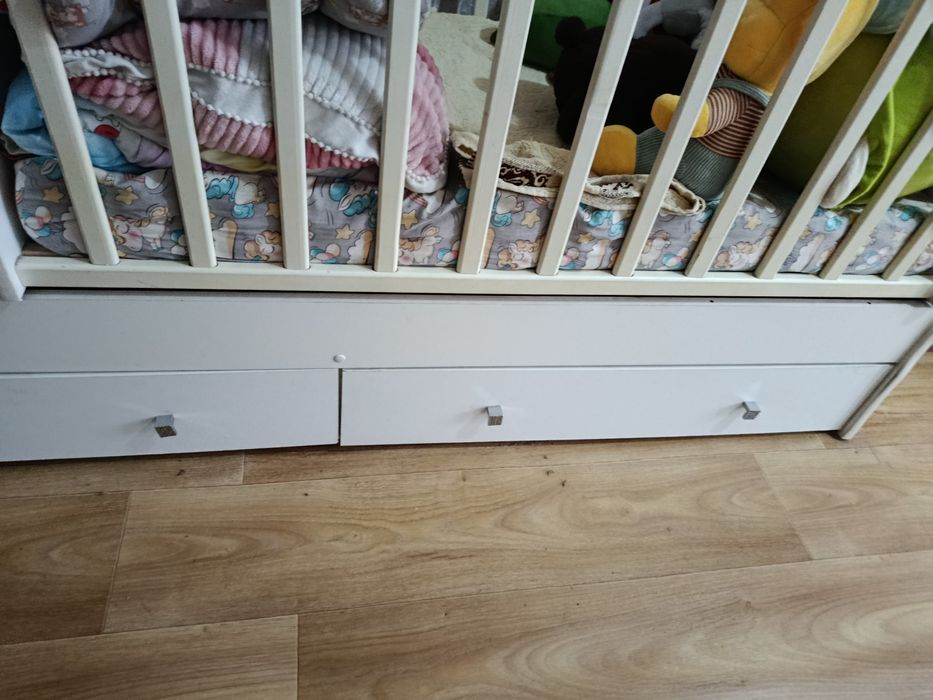 Кровать детская с маятником