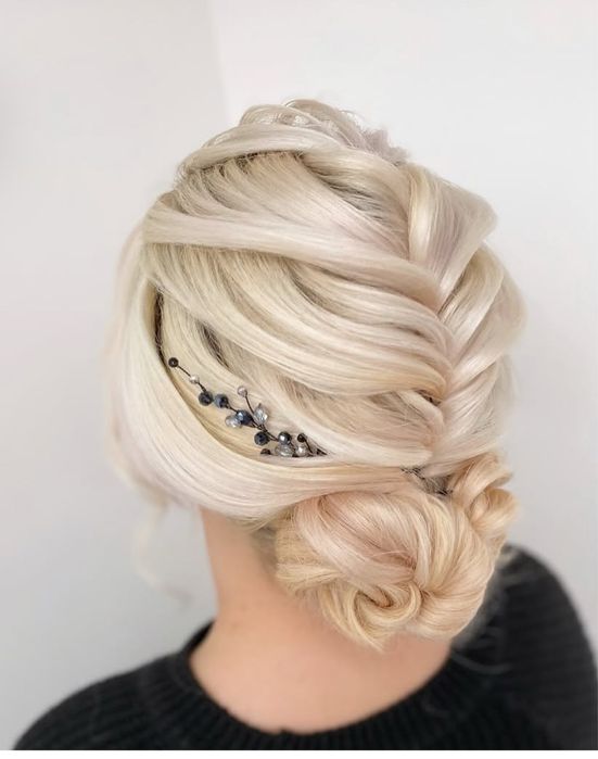 Прически и макияж