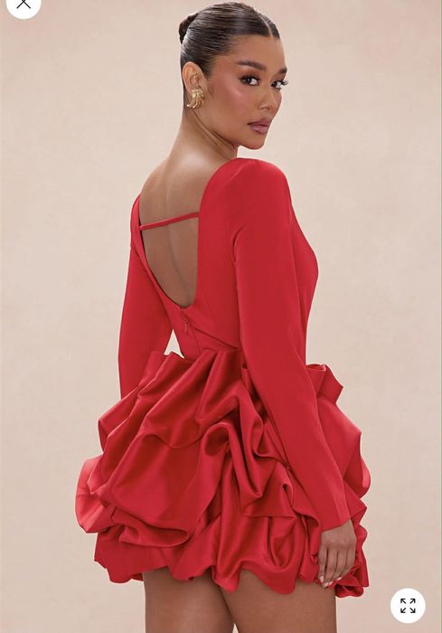 Vând Set satin Luxe: Body & Fustă Bubble (Nou cu Etichetă)