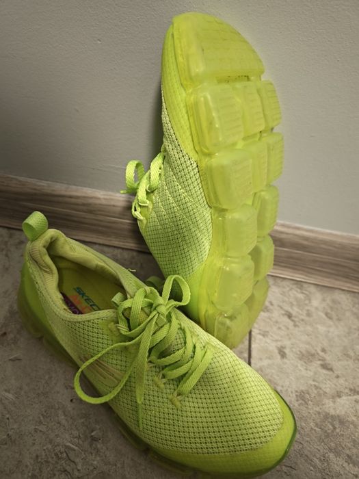 Skechers обувки .