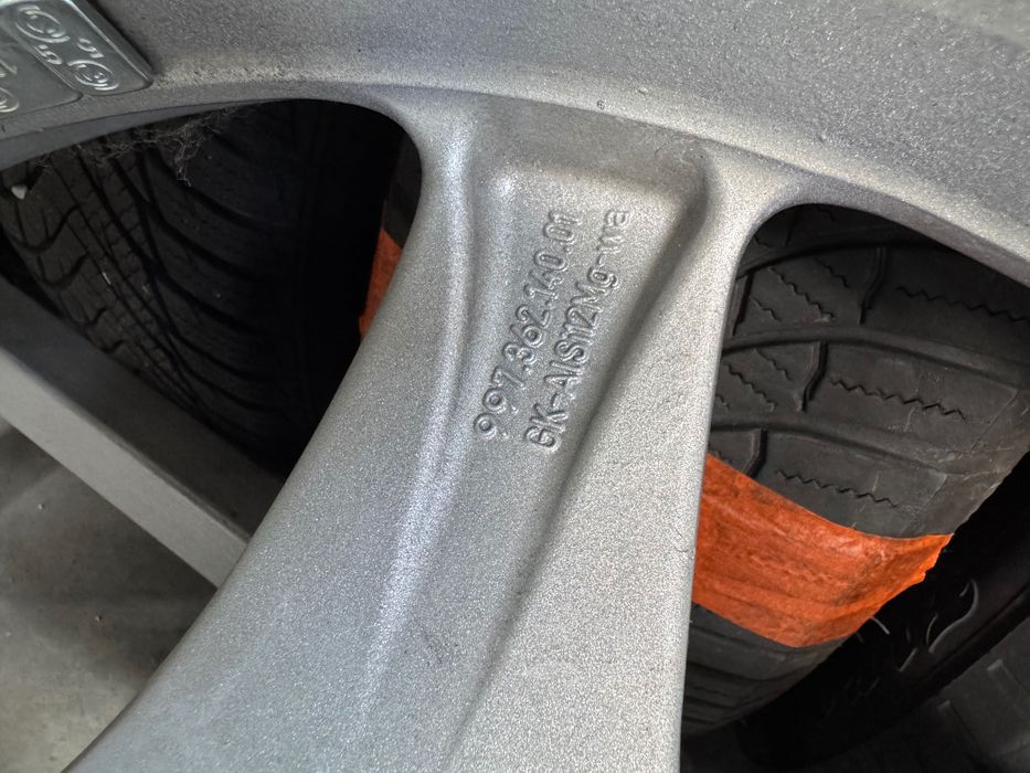 Гуми и джанти за PORSCHE CARRERA 997 Sport packet 265/40/18R (задни) - 235/40/18R (предни)
