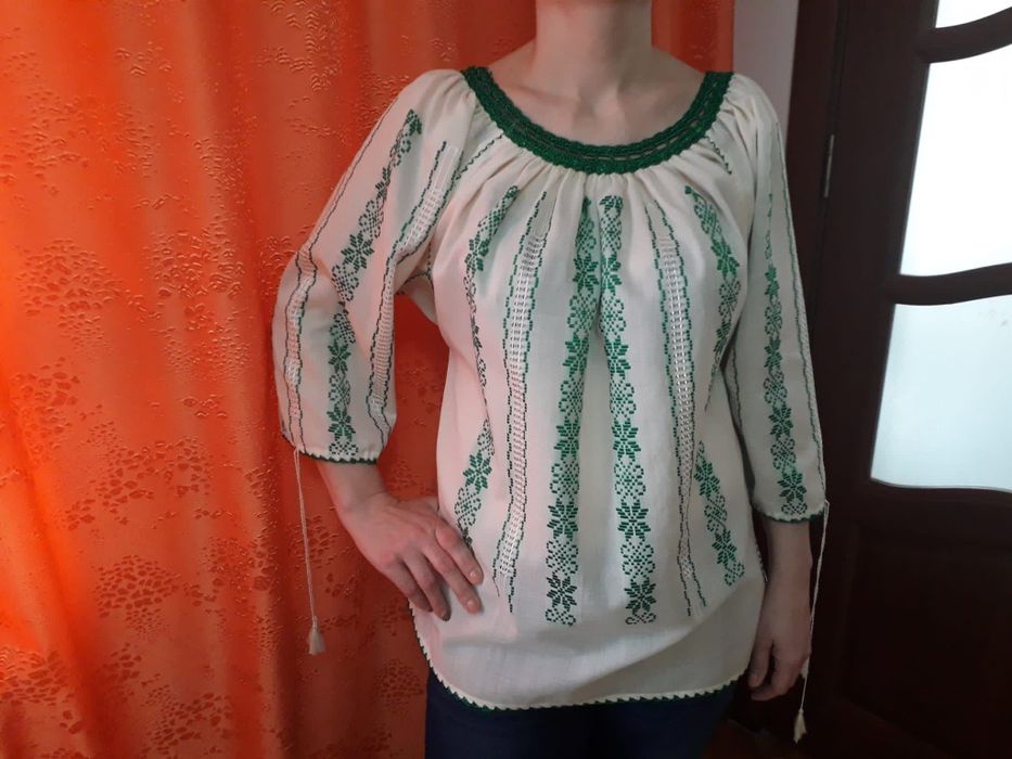 Ie traditionala tesuta manual la razboi.