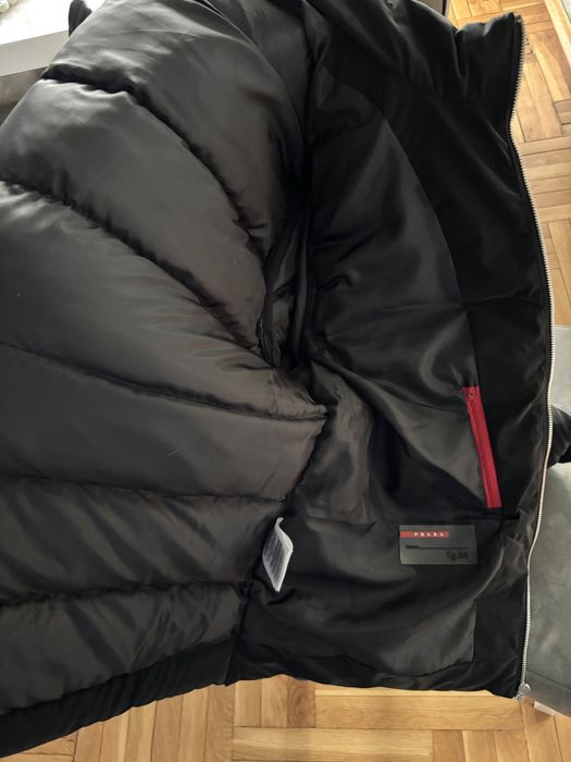Зимно Яке Prada чисто ново