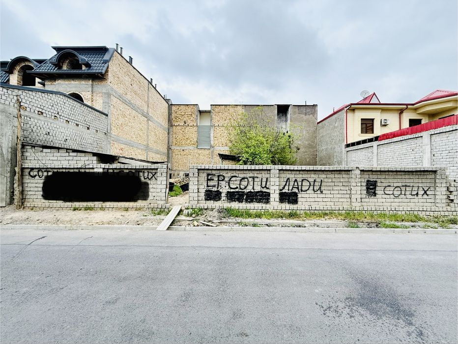 SROCHNA Islomobod mahallada 4sotix yer sotiladi