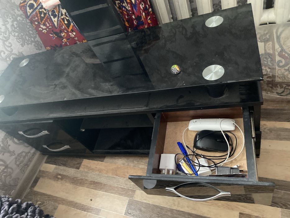 Televizor uchun (TV tumba) yaxshi xolatda