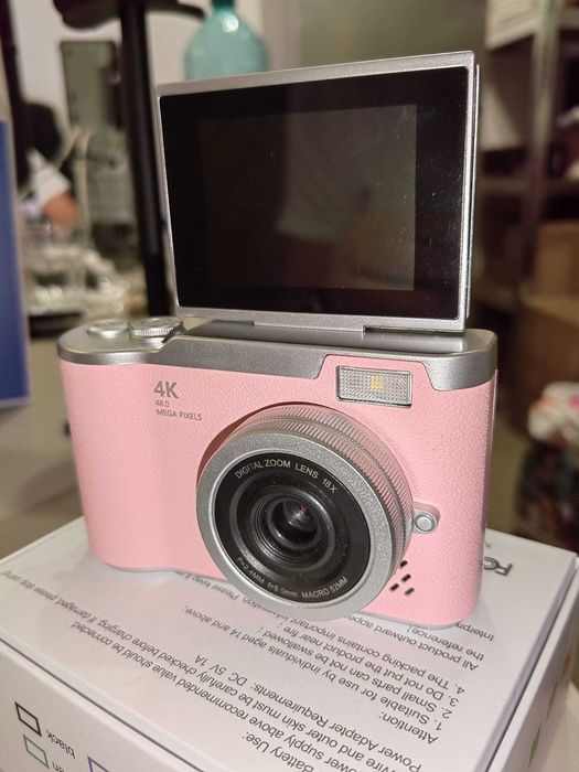 Aparat foto digital copii cu ecran rabatabil VALA V700