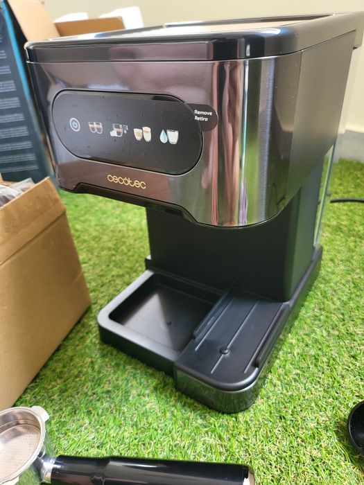 Еспресо кафемашина с кана за мляко тъч дисплей Cecotec Power Espresso 20 Coldbrew Latte plus