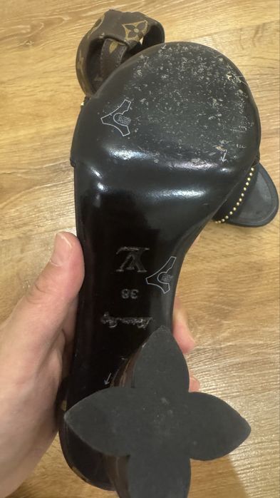 Продам босоножки ЛУЙ ВИТТОН