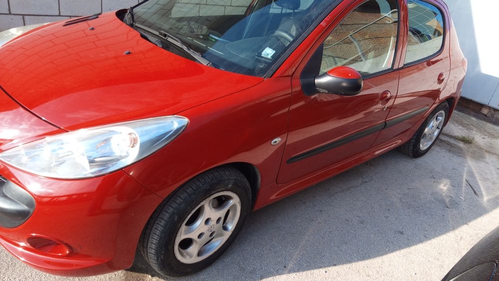 Продавам Пежо 206 Плюс 1,1 двигател хечбег2010 година бензин