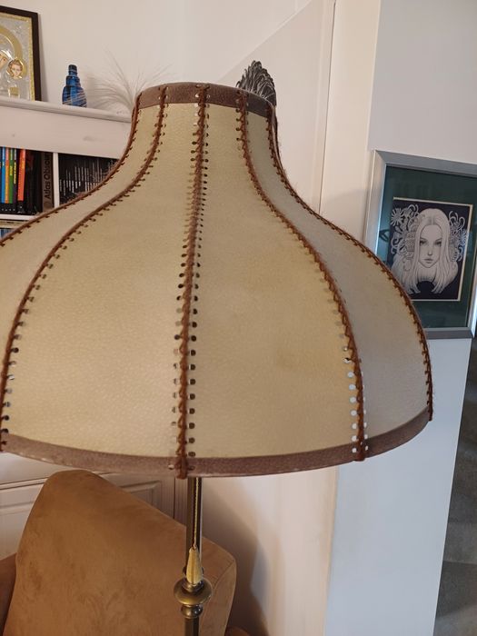Lampadar de bronz cu abajur deosebit
