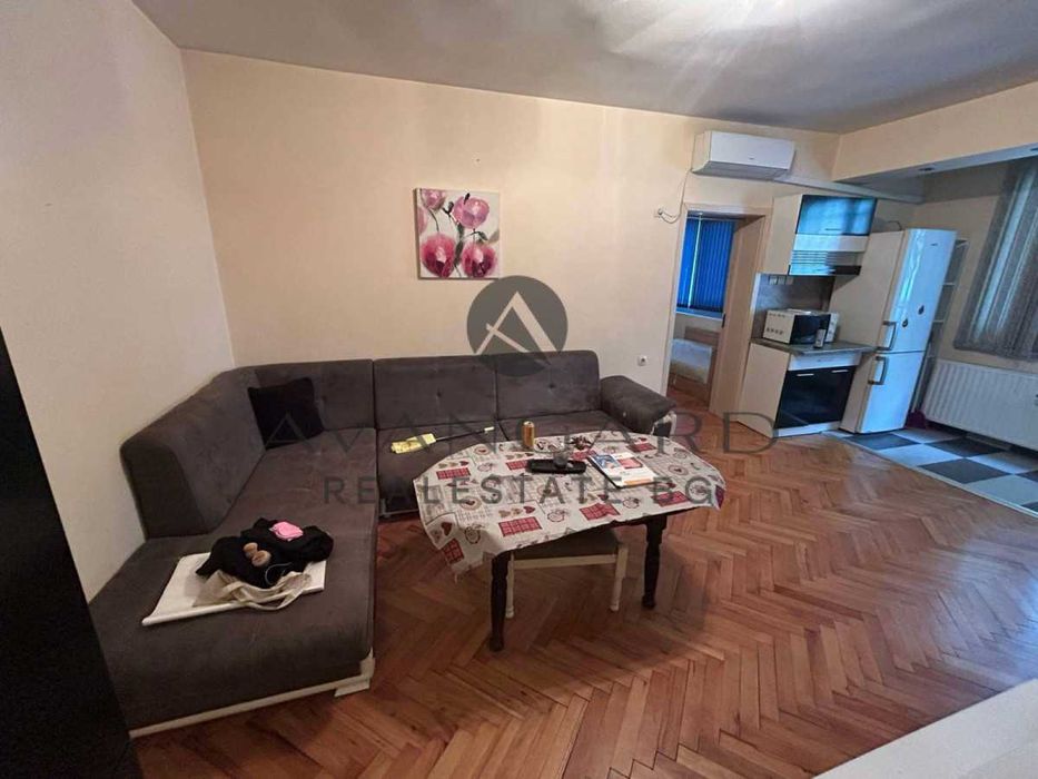 оф.24576 Тристаен обзаведен / МОЛ Пловдив