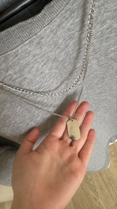 серый свитшот свободного кроя