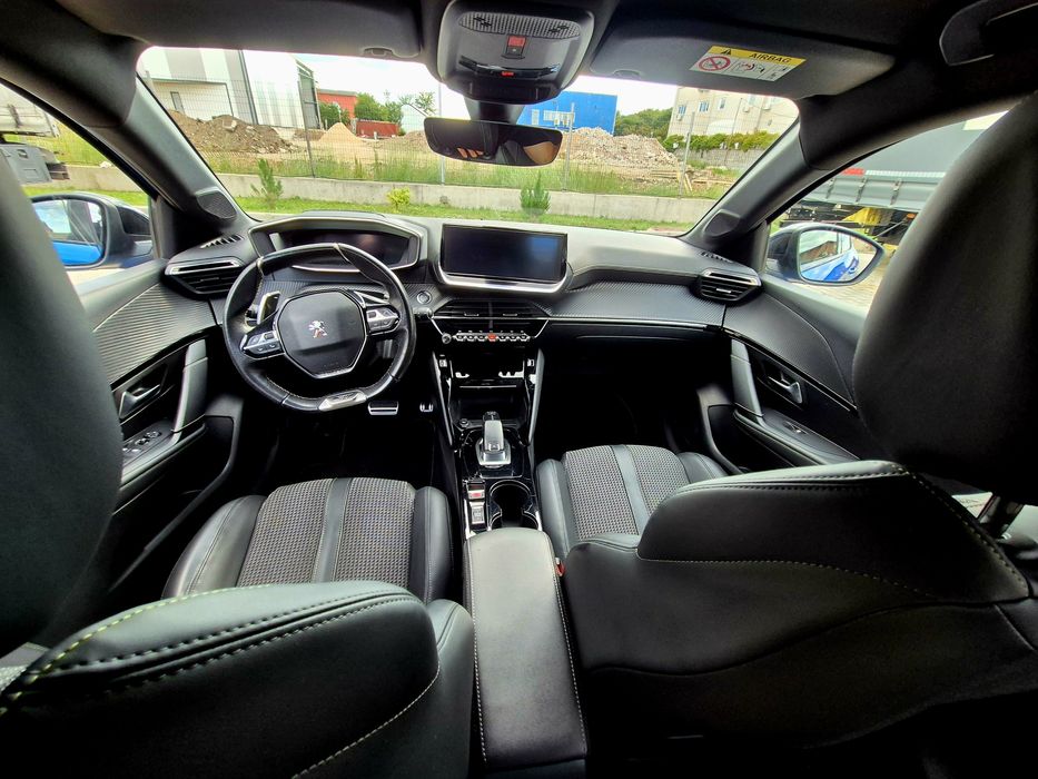 Peugeot 208 1.2i GT Line 101hp автомат
