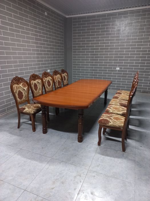 Стол и стулья б/у