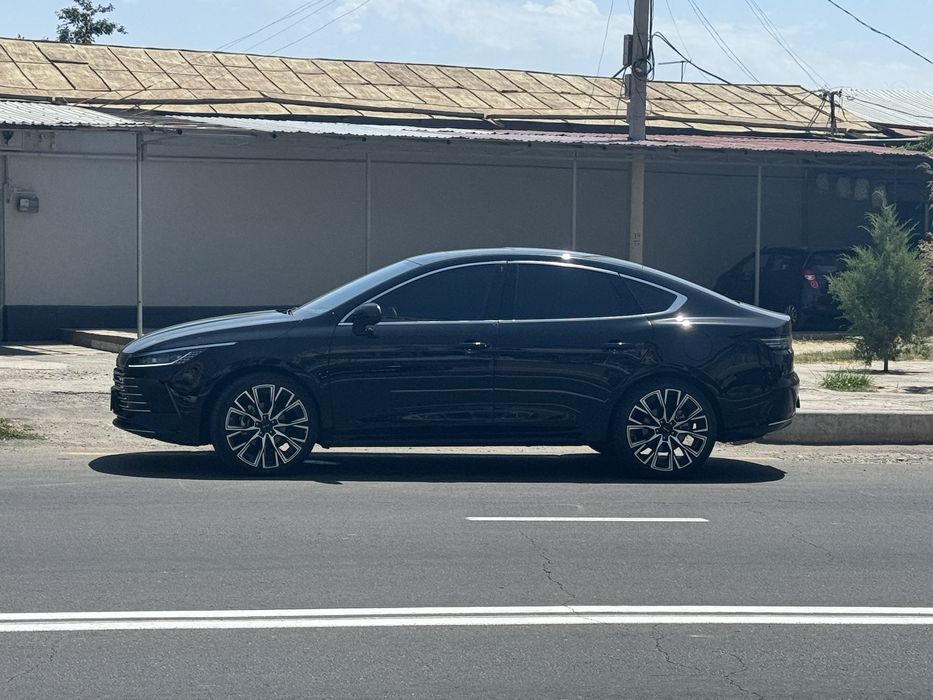 Продам диски с шинами в почтий новом состояний, пробег окола 2000 тыся