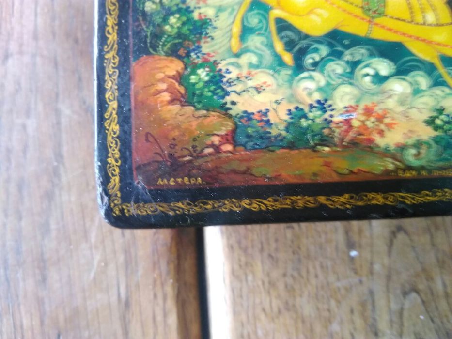 Продавам Руска лакова емайлирана дървена  кутия Голяма